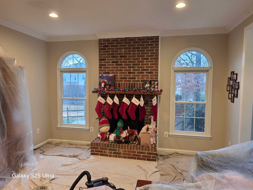 Family room with original arched windows before Virginia Exteriors window replacement in Northern Virginia